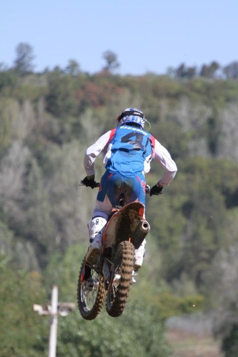 Andrea Cicogni in volo domenica al Santa Barbara
