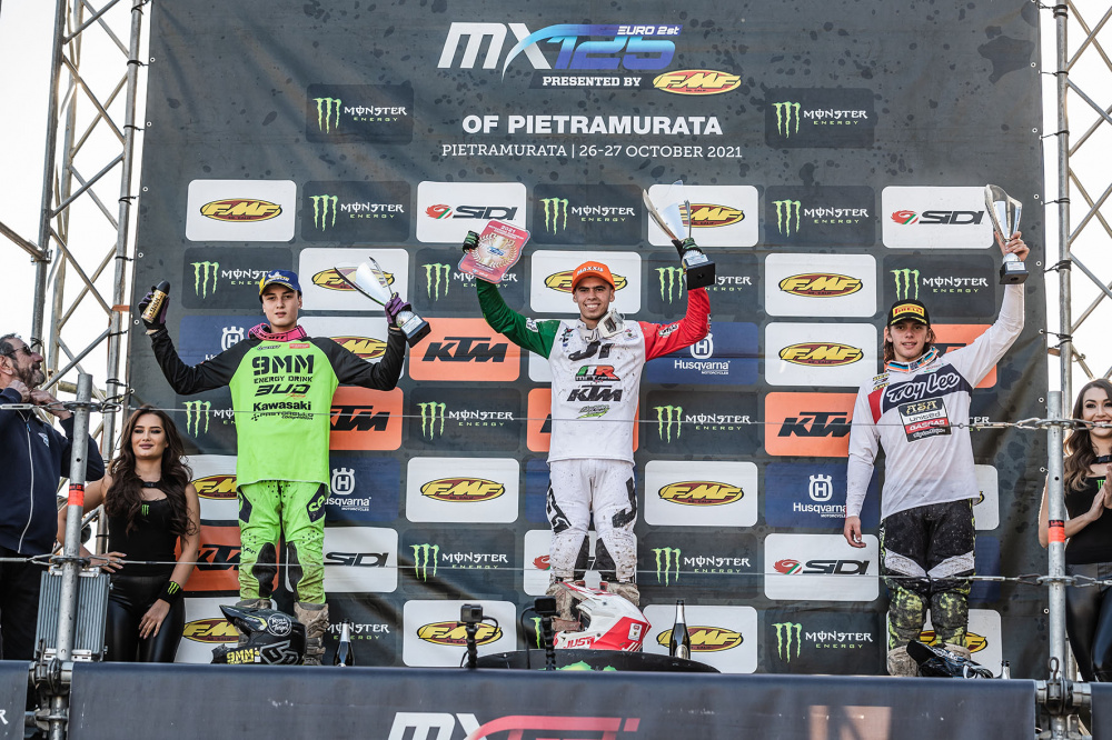 Valerio Lata sul podio EMX125 del Gran Premio di Pietramurata 2021